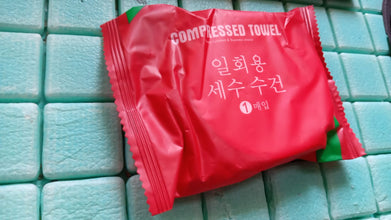 Compressed Towels Portable Disposable Compressed Cotton Coin Tissue Towel for Travel, Camping, Hiking, Sport, Beauty Salon, Home Hand Wipes (30x25 Cm)